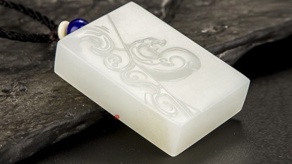 新疆和田玉洒金皮白玉籽玉玉牌 必定成龙 27克